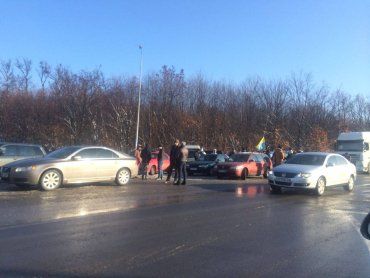 Владельцы авто иностранной регистрации заблокировали КПП на границе со Словакией