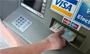 Банки вправе ограничивать людей в снятии наличных через банкоматы