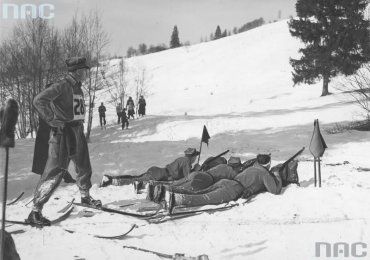 Перший лижний марш патрулів бойовими дорогами відбувся в кінці зими 1934 р.