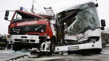 Авария автобуса и пожарной машины в Будапеште