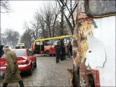 Во Львове трамвай протаранил маршрутку, есть пострадавшие