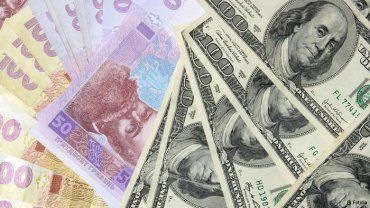 Доллар и евро подешевели, российский рубль подорожал