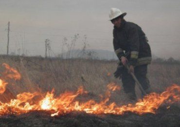 Жители Закарпатья никак не поймут, что сжигание мусора и листьев приносит вред