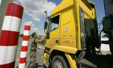 На территории между Украиной и Россией очередь из фур исчисляется километрами