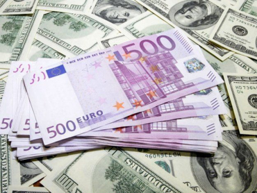 Доллар и евро подешевели, российский рубль подорожал