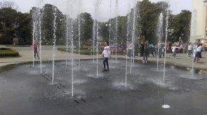Теперь ужгородцы и гости города могут наслаждаться фонтаном на Народной площади