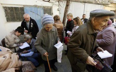 Яка різниця між пенсіями посадовців і пересічними українцями