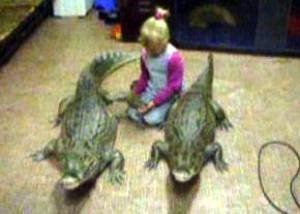 Девочка с 4 года живет вместе с крокодилами