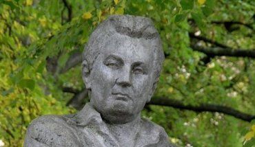 Памятник Ярославу Гашеку в Липнице-над-Сазавой