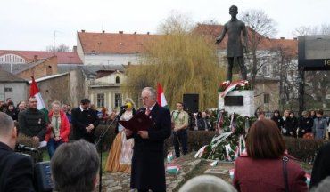 Торжественное мероприятие состоялось в Берегово у памятника Шандору Петефи