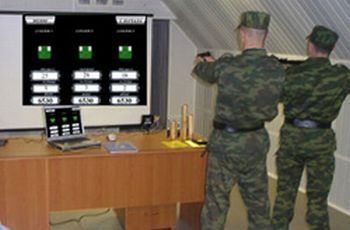 От бедности солдаты бесплатно играют на игровых автоматах