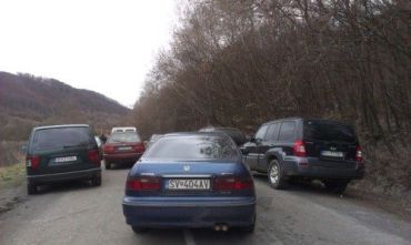 Сотня автомобилистов заблокировали ПП Малый Березный-Убля