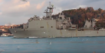 USS Carter Hall относится к серии десантных кораблей-доков