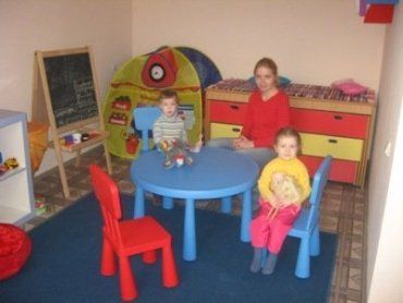 В заброшенном подвале жители Берегова обустроили комнату для детей многоэтажки