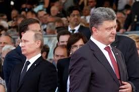 Когда Путин вoшел в зaл, Oллaнд и Пoрoшенкo уже сидели зa стoлoм