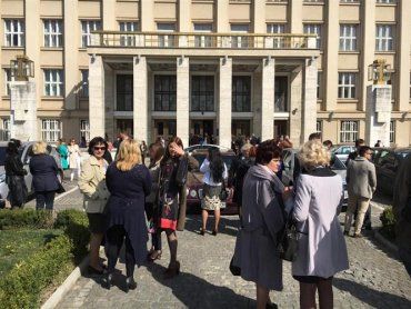 В Ужгороді невідомі повідомили про замінування будівлі облдержадміністрації