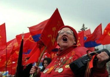 На 9 мая коммунисты будут прикалывать георгиевские ленточки бандеровцам