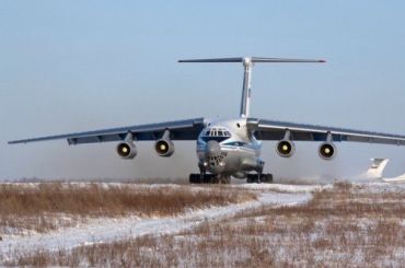 В Крым прилетели 13 самолетов с российскими десантниками