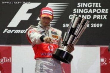 Льюис Хэмилтон удостоен звания гонщика 2009 года