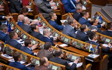 Верховна Рада прийняла безпрецедентне рішення про саморозпуск парламенту