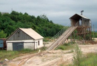 Самая перспективная шахта по добыче золота на Закарпатье зарастает сорняками