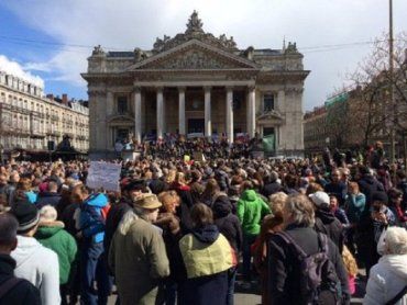 На марш против террора и ненависти в Брюсселе в воскресенье вышли несколько тыс.