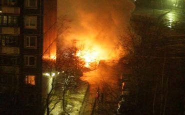 В Одессе дотла сгорел десяток авто
