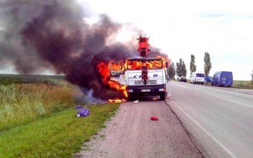 По дорозі в Запоріжжя загорілася вантажівка разом з водієм