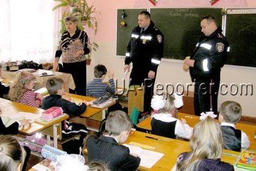 Діти приймають у себе працівників Державтоінспекції Закарпатської області