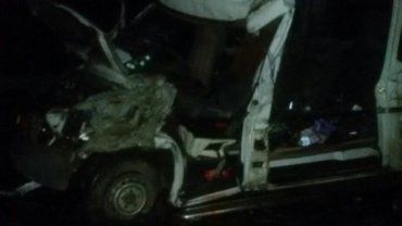 Водій мікроавтобуса помер на місці, а восьмеро пасажирів травмовано