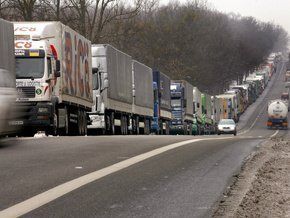 На границах Украины с Польшей, Словакией, Венгрией и Румынией ожидаются очереди грузовиков