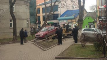 На улице Швабской в Ужгороде не повезло еще одному "оленю"