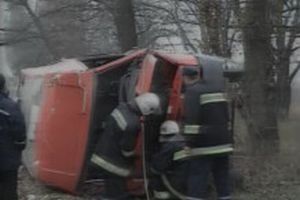 На автодороге Черкаси- Канев водитель маршрутки, избегая столкновения с автомобилем, не справился с управлением