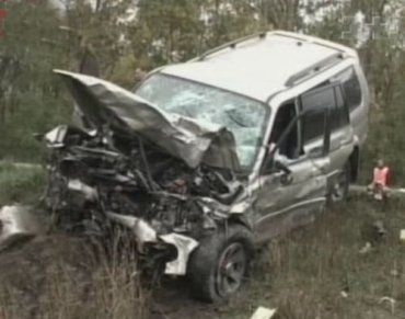 Столкновение «Тойоты Камри» и джипа «Мицубиси Паджеро» произошло на 80-м километре автотрассы Херсон-Красноперекопск. ДТП
