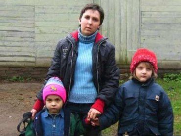 24-летняя Алла Онищенко с 7-летней дочерью Александрой и 4-летним сыном Иваном после ареста Михаила переехали в мамин дом