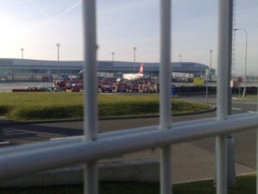 Boeing 737 чешской авиакомпании CSA совершил аварийную посадку в международном аэропорту Праги