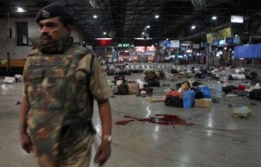 В результате масштабных терактов в Индии, по последним данным, погибли 125 человек