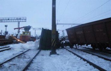 Соседший с рельс поезд парализовал движение на участке Лавочное-Мукачево