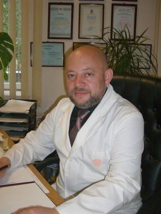 Депутаты будет делить землю под контролем врача-нарколога Василия Кручаницы