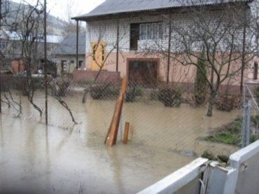 На Закарпатье паводок повредил 214 подвалов жилых домов