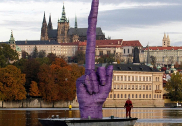 Чешский скульптор Давид Черны заочно ответил русинам на просьбу о помощи