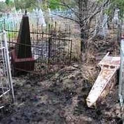 На Волыни двое юношей разрушили 37 памятников на кладбище