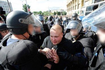 В Венгрии полиция сдерживает атаку неонацистов