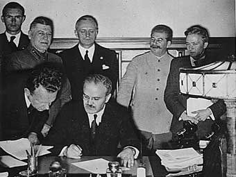К договору Молотова-Риббентропа прилагался секретный дополнительный протокол