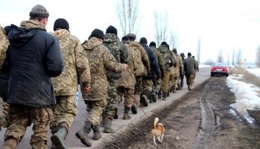 Бійці 53 бригади йдуть пішки у військову прокуратуру