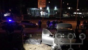 В районе 2 ночи полицейские застрелили одного человека из BMW возле ТРЦ Магелан