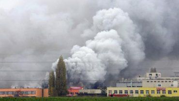 Пожар, по силе превосходящий пожар в выставочном «Промышленном дворе», вспыхнул на рынке SAPA в Праге
