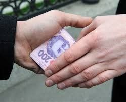 Громадянин Румунії спробув дати хабар у розмірі 500 гривень