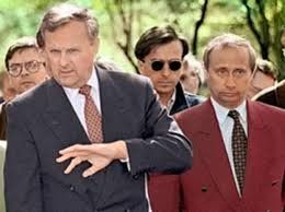 У нинішнього президента Росії Путіна в 1990-х було прізвисько “Паутін Паутінич"