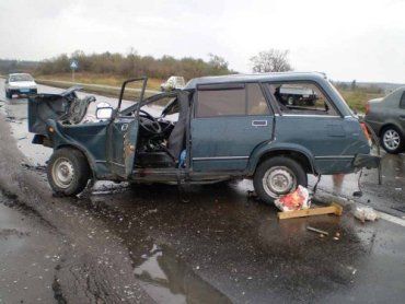 На Донбассе Toyota протаранила ВАЗ-2104, есть жертвы